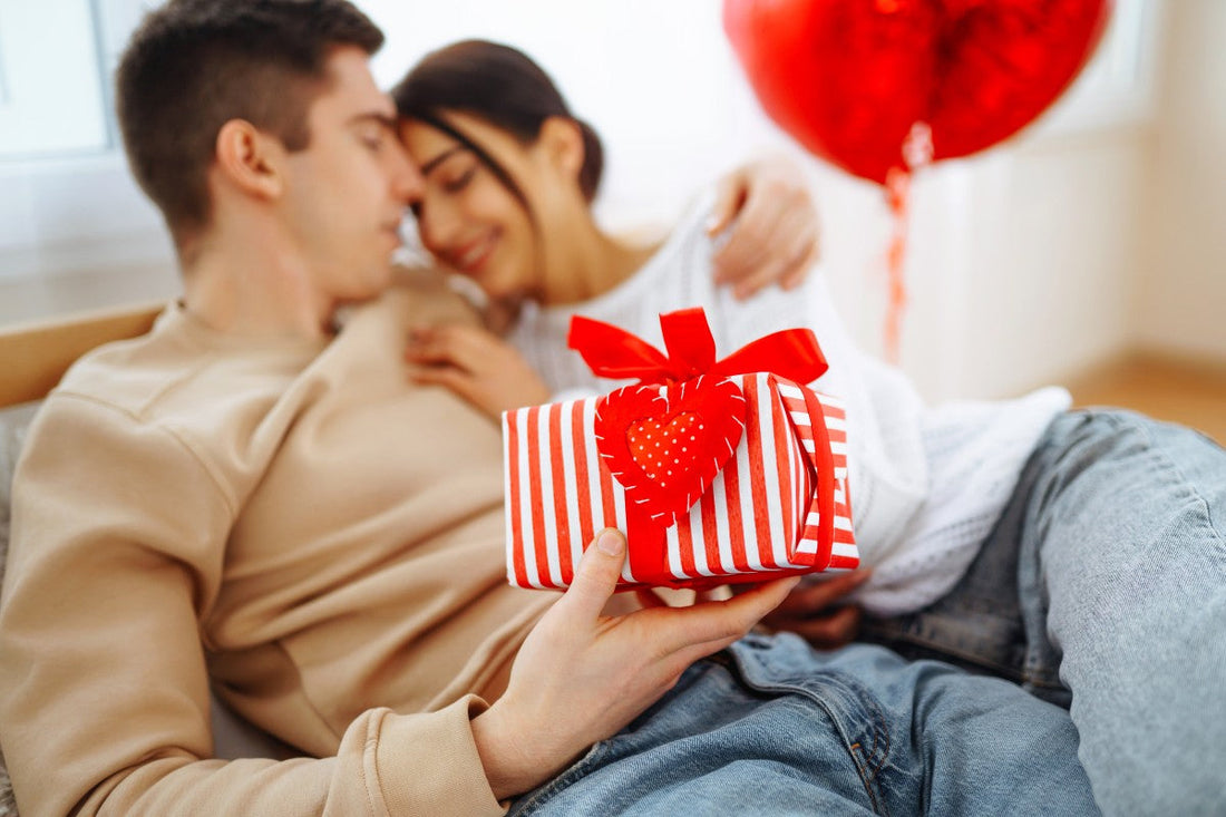 Parejas en love celebrando el Día de San Valentín