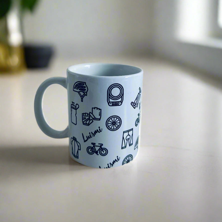 Taza blanca con un motif inspirado en el ciclismo