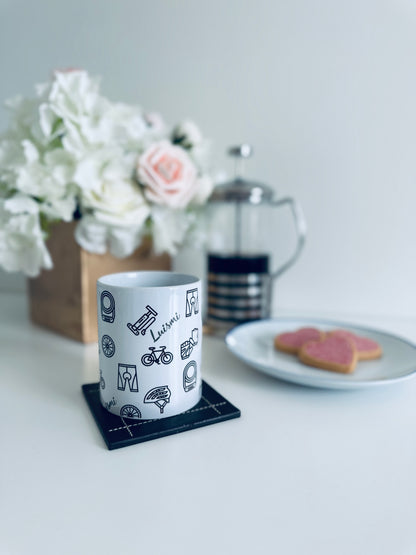 Taza blanca personalizada con nombre y un motif de ciclismo